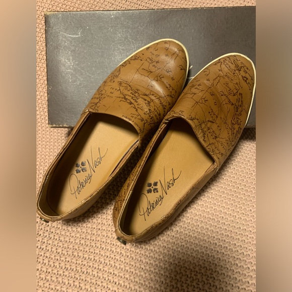 Patricia Nash Lola Slip-On Flats Map Print Sz. 8.5 EUC - Picture 1 of 15